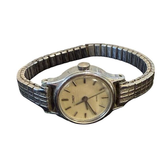 Vintage Timex Q Ladies Wristwatch Quartz 1970’s Classic - Picture 2 of 6